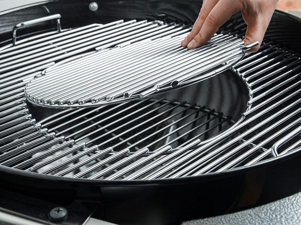 Weber Performer Deluxe 22" Charcoal BBQ – Kettle with Work Table - image 4